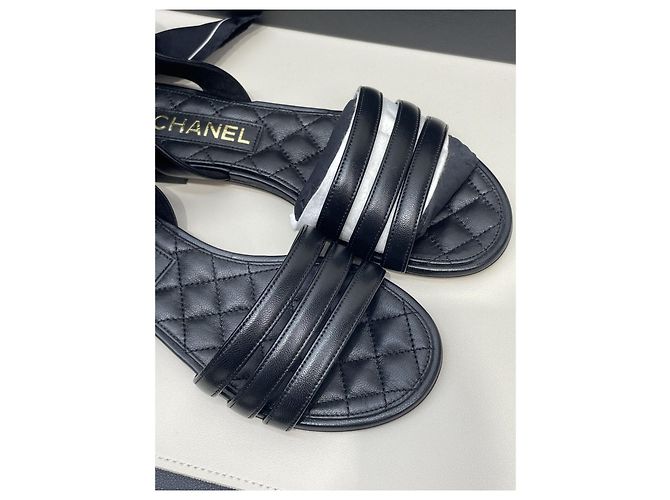 Sandali Chanel Neri in Tessuto con Nastro Double C Taglia 36 - vista 2