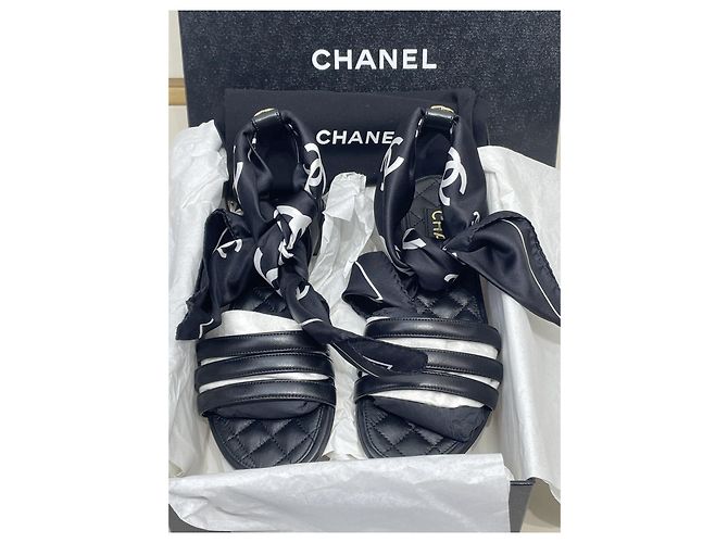 Sandali Chanel Neri in Tessuto con Nastro Double C Taglia 36 - vista 3
