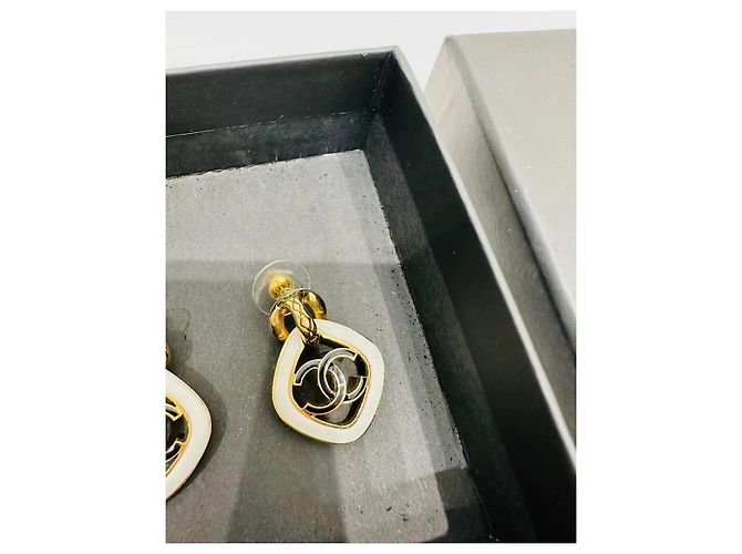 Orecchini Chanel Motivo a scacchi bianco e nero Metallo - vista 2