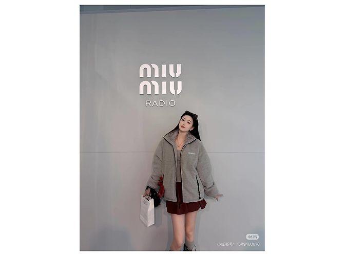Miu Miu Oversized Fleecejacke mit Pelzkragen Grau - Ansicht 9