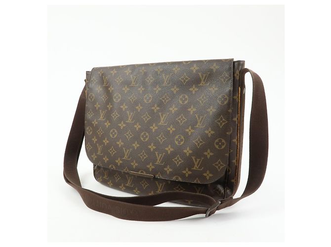 Louis Vuitton Beaubourg Messenger Monogram Canvas MM - vista 4