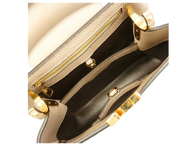 Borsa Louis Vuitton Capucines BB - vista 3