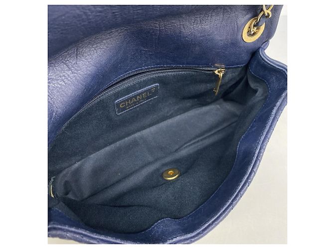 Borsa a tracolla Chanel in pelle blu navy - vista 4