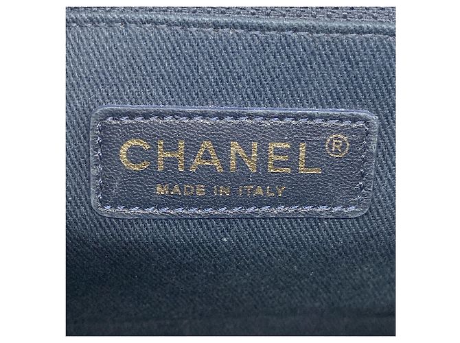 Borsa a tracolla Chanel in pelle blu navy - vista 5