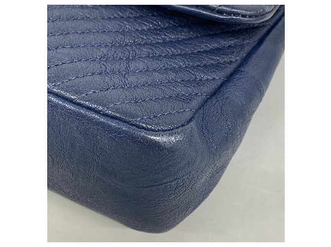 Borsa a tracolla Chanel in pelle blu navy - vista 6