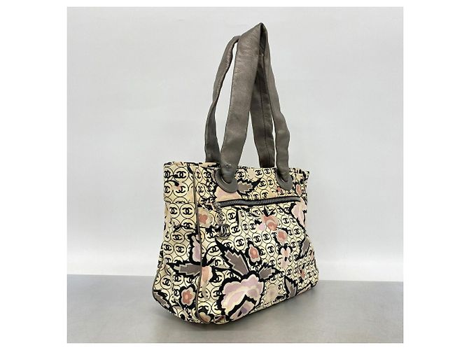 Chanel Camellia Shopper aus Canvas - Ansicht 2