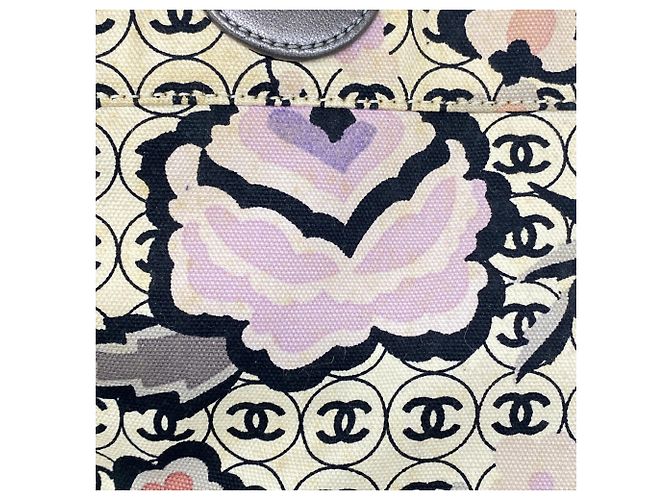 Chanel Camellia Shopper aus Canvas - Ansicht 9