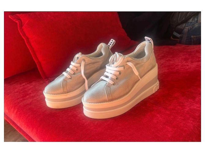 Sneakers Miu Miu in tela argento con zeppa - vista 17