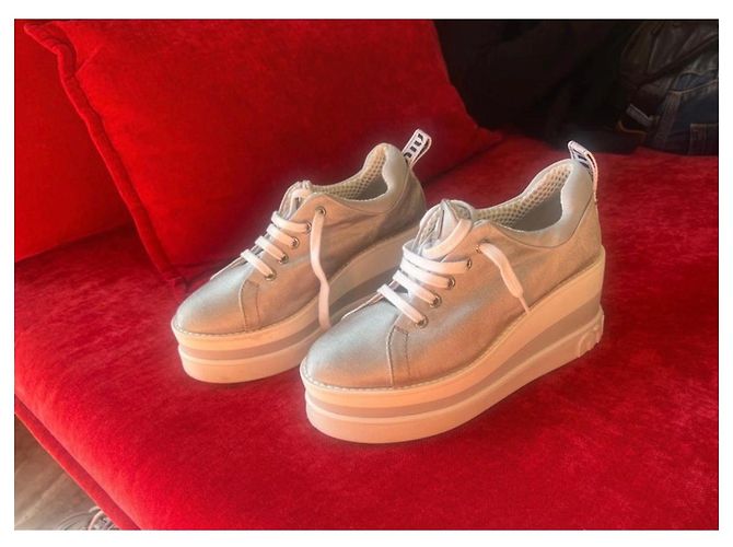Sneakers Miu Miu in tela argento con zeppa - vista 3