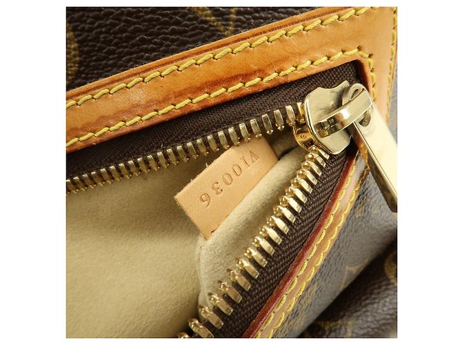 Louis Vuitton Hudson Monogram Canvas GM - vista 6