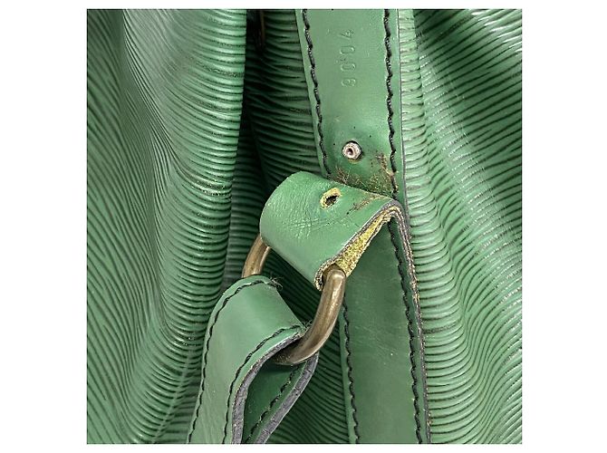 Noe Borsa a tracolla Louis Vuitton Epi Petit Noé - Borneo Green - vista 8