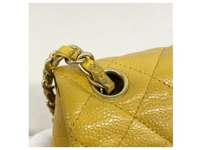 Chanel Mini Matelassé Schultertasche mit Kette - Ansicht 9