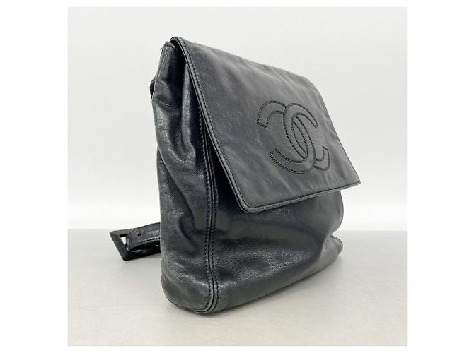 Borsa a tracolla Chanel in pelle d'agnello nera - vista 2