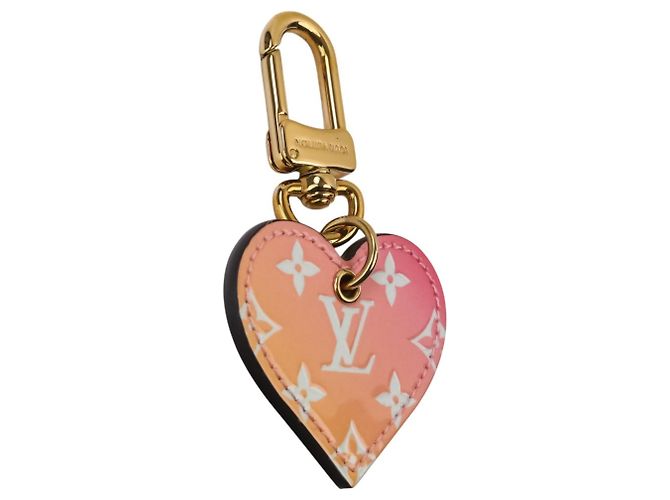 Louis Vuitton Monogram Vernis Portefeuille Cool Love Lock Heart Keychain - vista 3