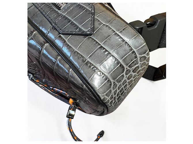 Givenchy Bond – Crocodile-Embossed Leather Backpack – Spring/Summer 2020 - vista 5
