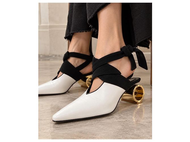 JW Anderson Scarpe J.W. Anderson in pelle bianca e camoscio nero con cinturini - vista 2