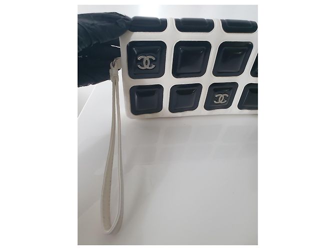 Borsa a pochette Chanel Ice Cube in pelle nera e bianca - vista 11