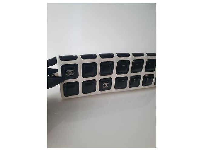 Borsa a pochette Chanel Ice Cube in pelle nera e bianca - vista 12
