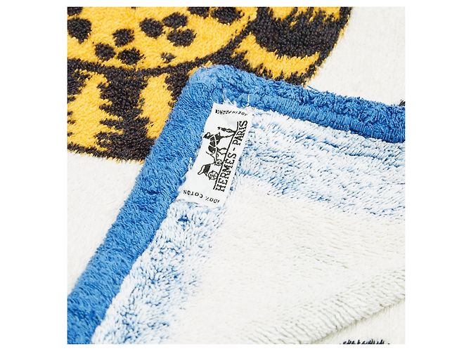 Hermès Drap de bain Les Léopards en coton blanc et bleu 2015 - vue 4