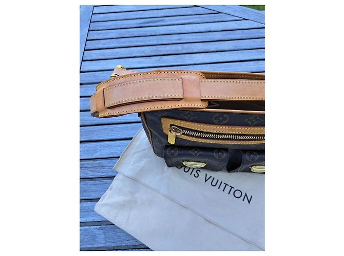 Louis Vuitton Borsa Flirt Monogram Canvas Marrone - vista 3