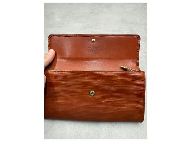 Louis Vuitton Cartera Larga Piel Epi Marrón - vista 10