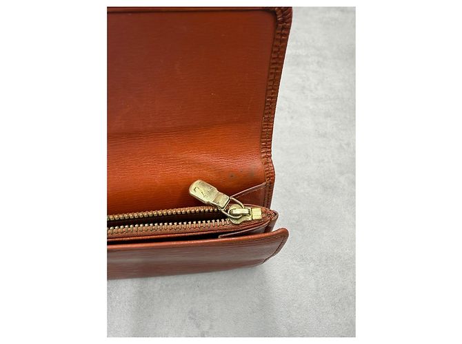 Louis Vuitton Cartera Larga Piel Epi Marrón - vista 12