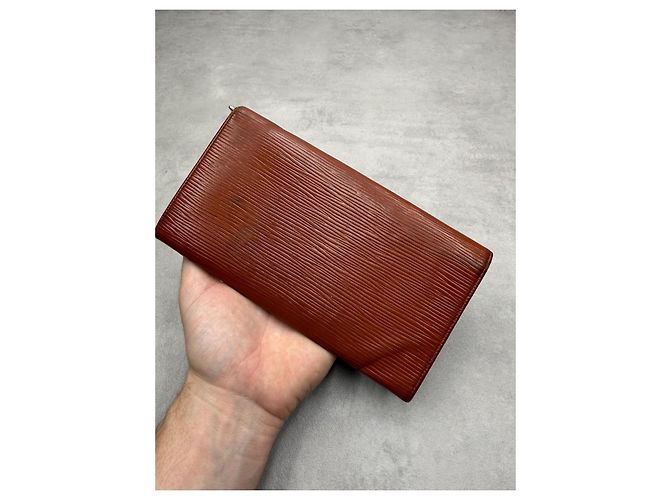 Louis Vuitton Cartera Larga Piel Epi Marrón - vista 7