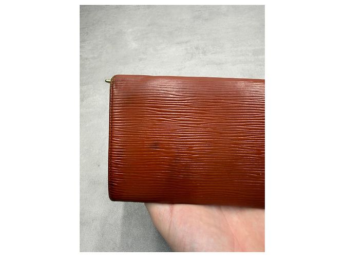 Louis Vuitton Cartera Larga Piel Epi Marrón - vista 8