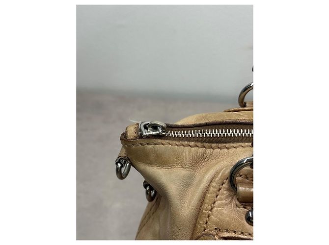 Miu Miu borsa a mano in pelle beige con ciondolo a cuore - vista 6