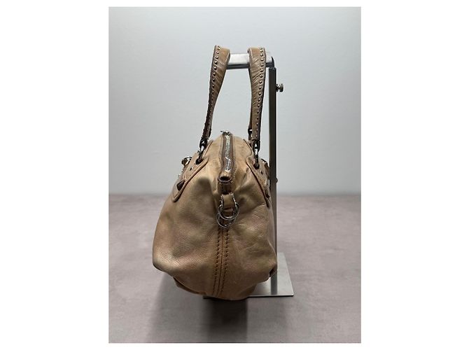 Miu Miu borsa a mano in pelle beige con ciondolo a cuore - vista 8