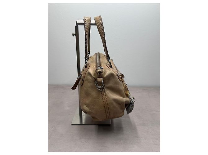Miu Miu borsa a mano in pelle beige con ciondolo a cuore - vista 9