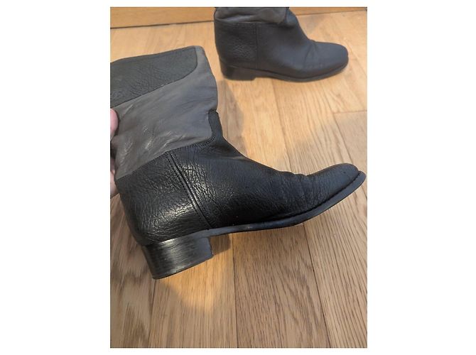 Botas Chanel de cuero negro y gris - vista 7