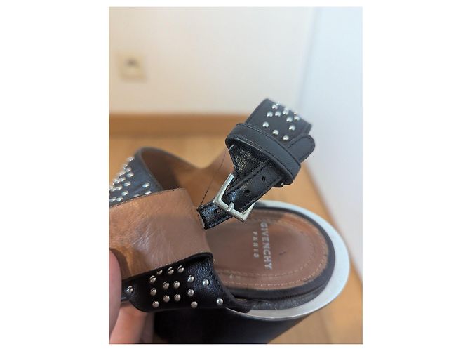Sandali Givenchy neri in pelle con tacco a blocco e borchie - vista 10