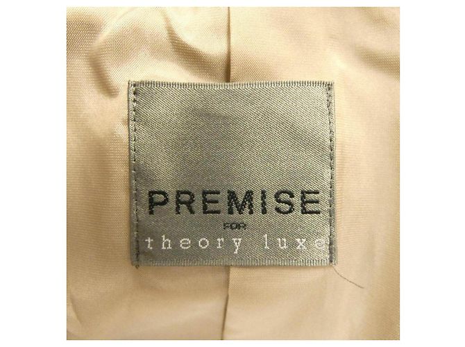 Abrigo PREMISE FOR THEORY - vista 4