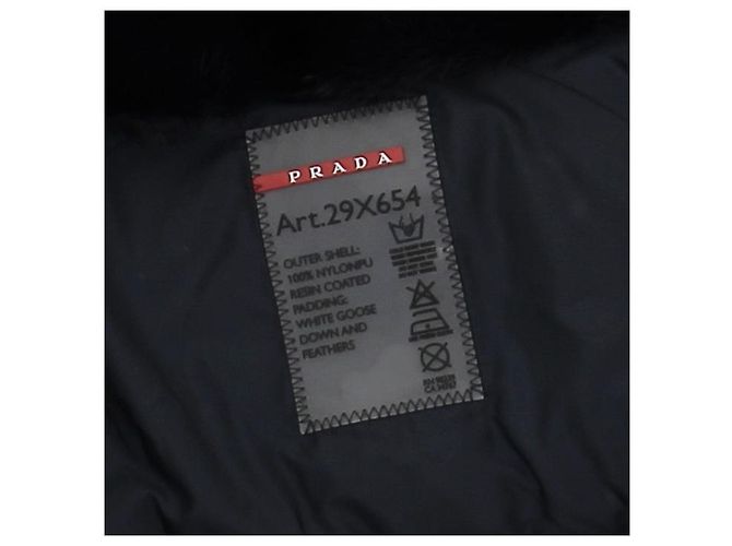 Prada Marineblauer Daunenmantel mit Pelzkragen - Ansicht 5