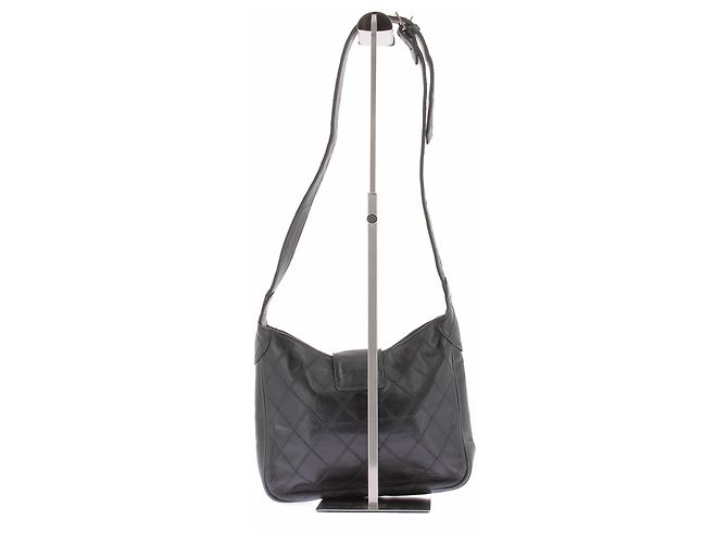 Chanel Borsa in pelle nera con logo dorato - vista 3
