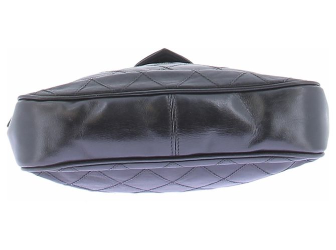 Chanel Borsa in pelle nera con logo dorato - vista 6