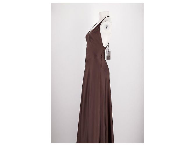 Reformation Braunes Seidenkleid mit V Ausschnitt - Ansicht 3