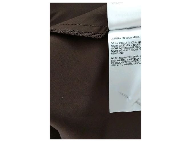 Reformation Braunes Seidenkleid mit V Ausschnitt - Ansicht 8
