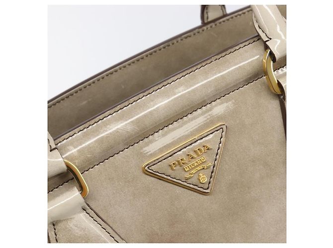 PRADA Hand Bag Patent Beige Gold Tone - vista 19