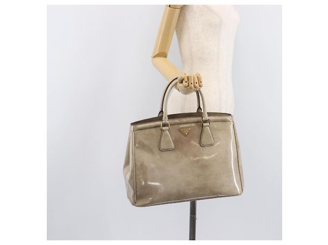 PRADA Hand Bag Patent Beige Gold Tone - vista 28