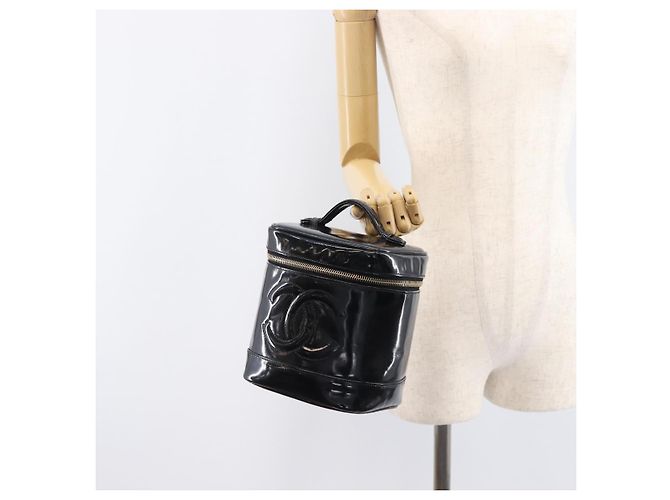 CHANEL COCO Mark Cosmetic Pouch patent Black Gold Tone CC - vista 24
