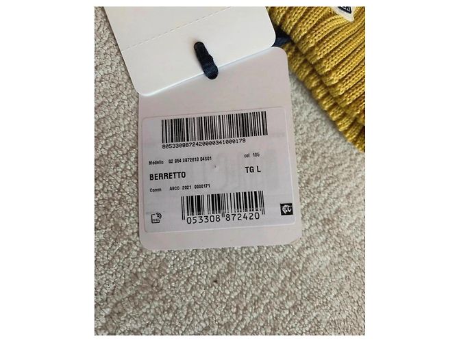 Berretto Moncler in Lana Giallo Senape con Pompon - vista 2