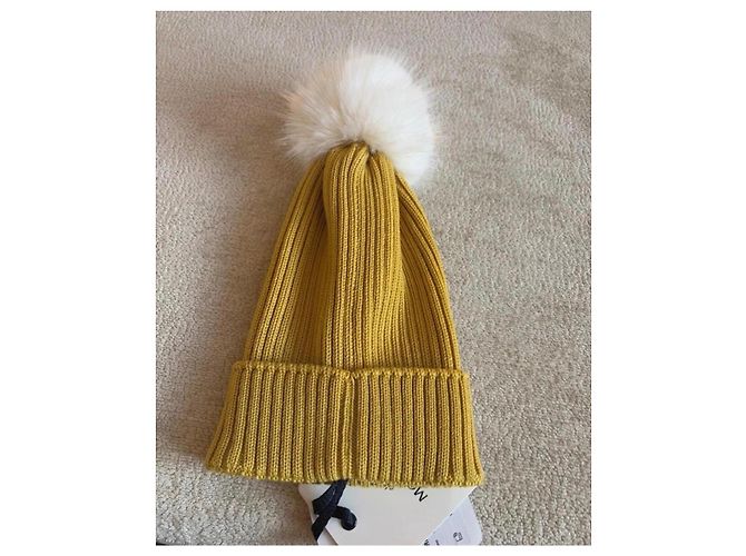 Berretto Moncler in Lana Giallo Senape con Pompon - vista 3