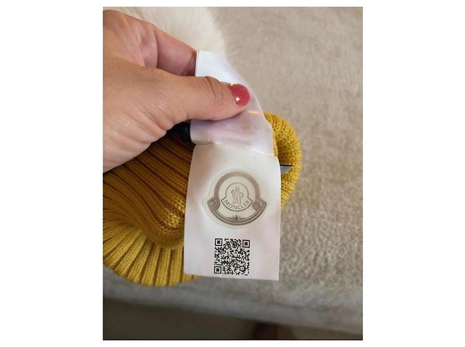 Berretto Moncler in Lana Giallo Senape con Pompon - vista 5