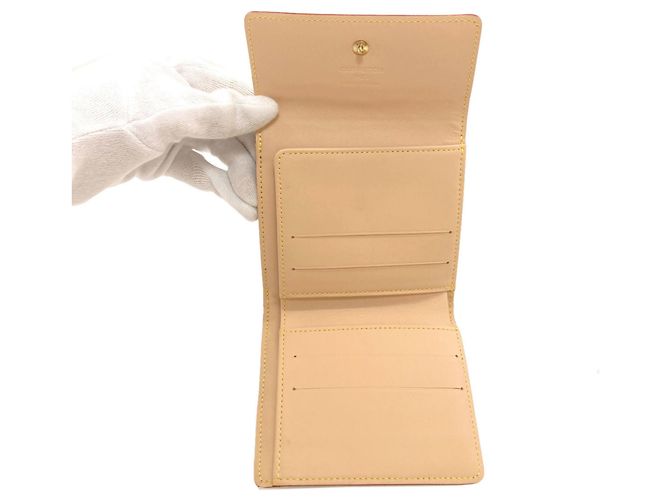 Billetera Tri-fold Louis Vuitton en Monogram Canvas - vista 4
