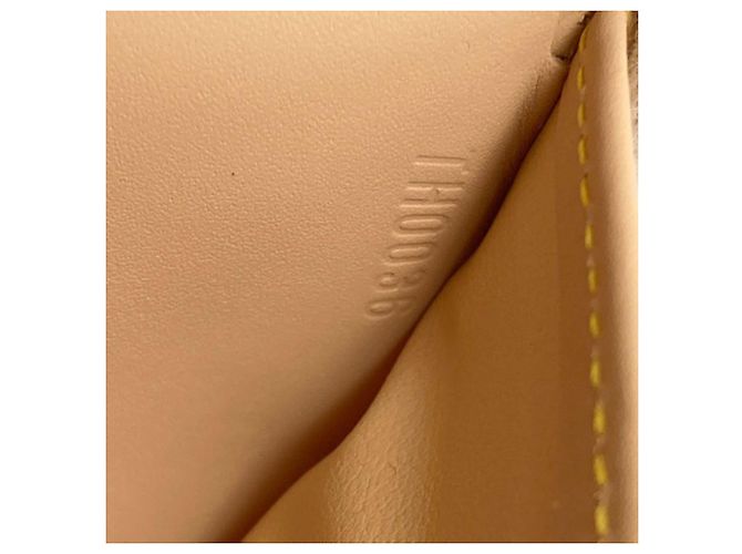 Billetera Tri-fold Louis Vuitton en Monogram Canvas - vista 8