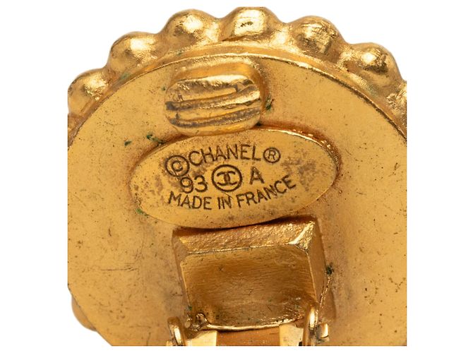 Orecchini a clip rotondi smaltati Chanel Gold CC placcati oro - vista 3