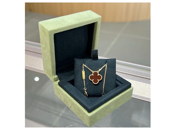 Collana Sweet Alhambra Van Cleef & Arpels oro giallo e corniola - vista 3