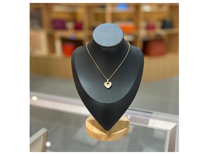 Bulgari Collana con pendente a cuore Bvlgari in oro giallo e madreperla - vista 3